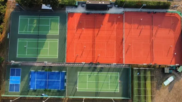 Overhead view of the tennis, padel and pickleball courts at Wargrave Tennis Club